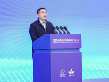 国家工业和信息化部原材料工业司副司长冯猛致辞